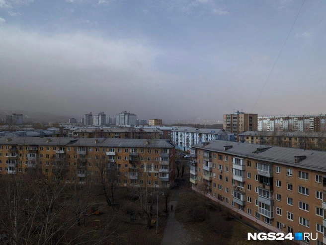 Город накрыло пылью | Источник: NGS24.RU
