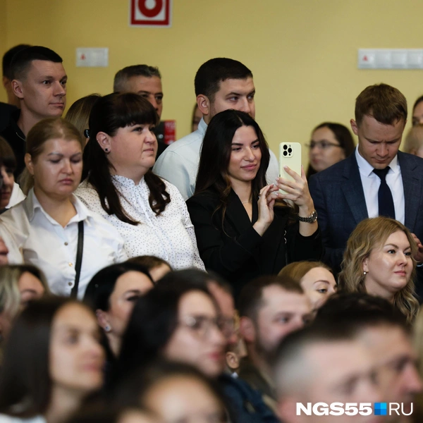 Родители внимательно следили за происходящим  | Источник: Евгений Софийчук / NGS55.RU 