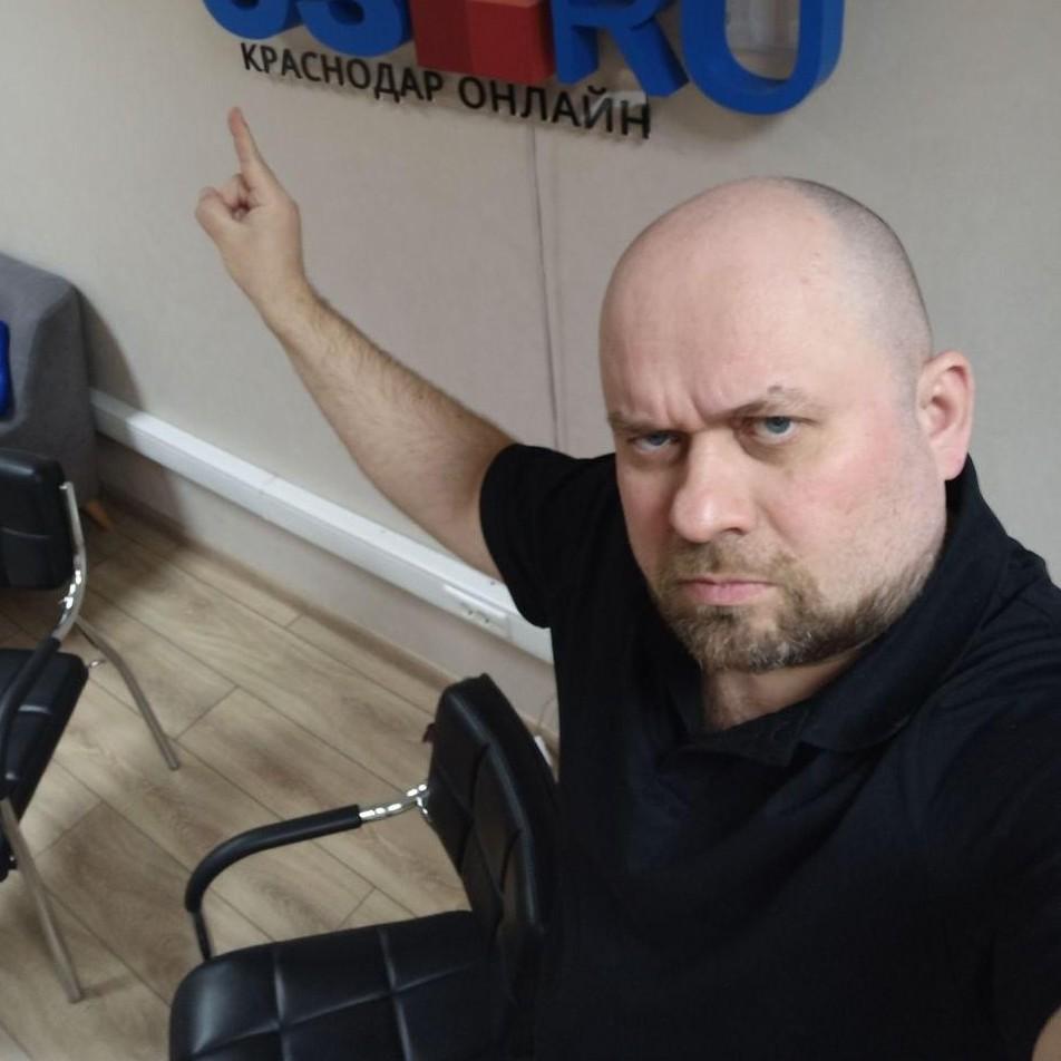 <p>Евгений Зиновьев</p>