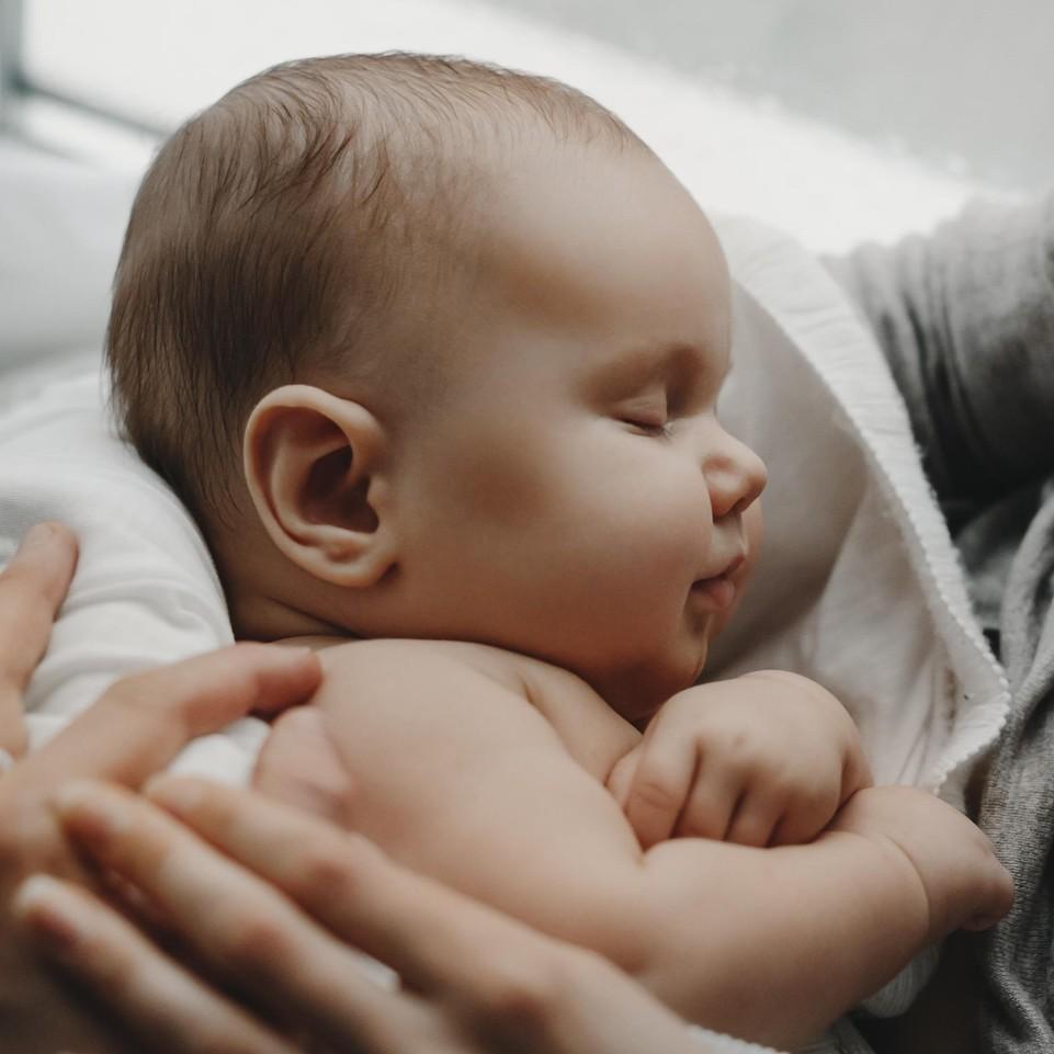 Мама малышки, которой врачи новокузнецкого роддома сломали ключицу: «Из носа и рта дочки текла вода. Она захлебывалась»