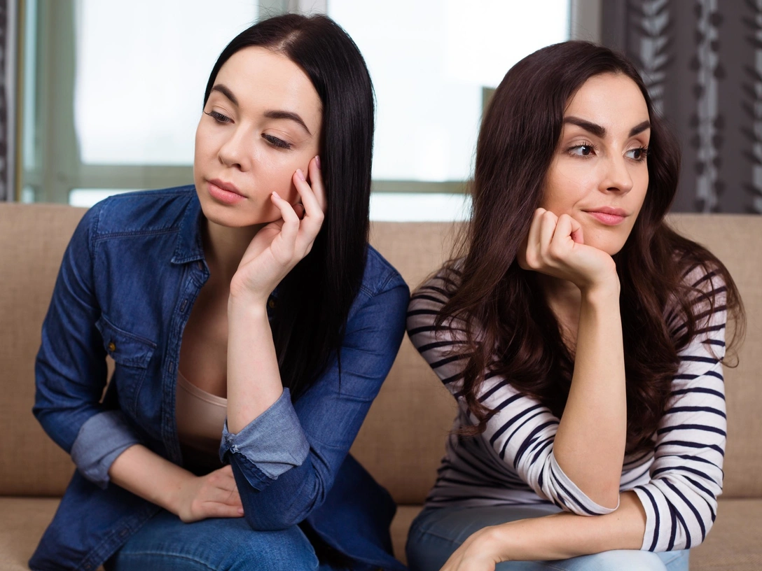 Нож в спину: 4 типа подруг, которые способны увести у вас мужчину — есть ли такие в вашем окружении? | marieclaire.ru