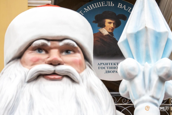 К Деду Морозу и его внешнему виду есть вполне конкретные требования: например, человек ростом ниже 190 сантиметров не подойдет | Источник: Михаил Огнев / FONTANKA.RU