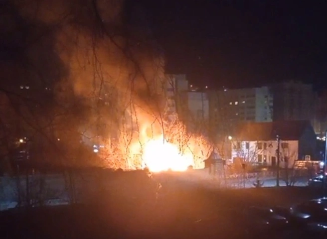 Пожар на улице Татарской тушили три единицы техники и девять человек | ya62.ru