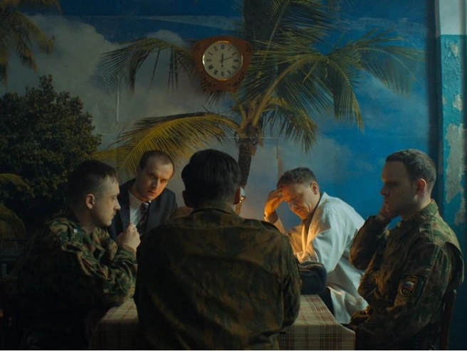 Источник: кадр из телесериала «Аутсорс» (18+), реж. Душан Глигоров, продюсерская компания «Среда», 2025 год