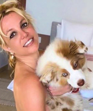 Бритни Спирс выложила обнаженные фото и посоветовала подписчикам заводить собак