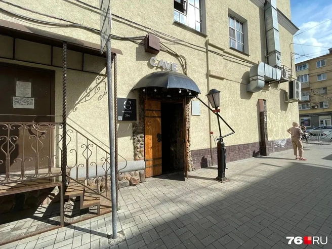 Ранее на этом месте располагался ресторан-бар Cave | Источник: Кирилл Поверинов / 76.RU