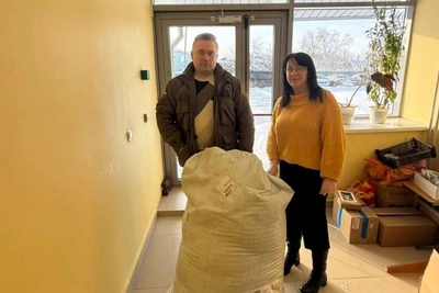 Депутат Дмитриев обеспечил волонтеров Ферзикова маскировочными сетями