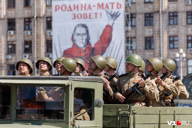 И палящее солнце словно совсем не страшно | Источник: Алексей Волхонский / V1.RU
