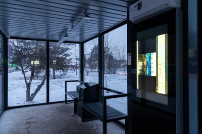 Broken warm bus stop leaves Krasnoyarsk residents out in the cold