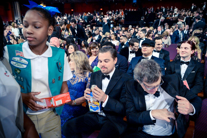 Леонардо Ди Каприо ест печеньку на «Оскаре-2016»
