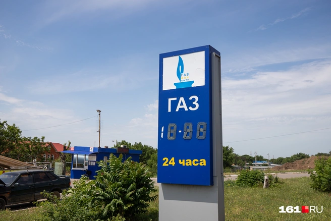 Газ — альтернативный вид топлива для автомобиля, и после установки оборудования водитель сам может решить, какой из них предпочесть | Источник: Евгений Вдовин / 161.RU