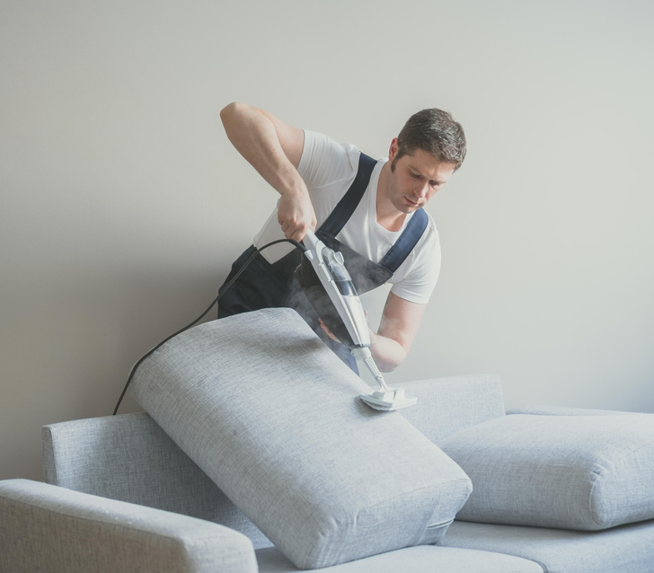 Как чистить диван в домашних условиях: полезные лайфхаки
