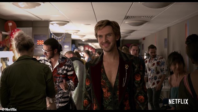 Пиджак с розами на голое тело: как в американской комедии о «Евровидении» выглядит русский конкурсант