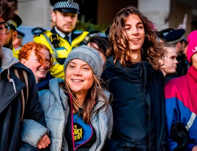 Кеббон активно участвует в протестах вместе с Тунберг | Источник: chris_kebbon / Instagram (экстремистская организация, деятельность запрещена на территории РФ)