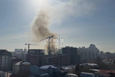 В центре Нижнего Новгорода загорелись строительные бытовки