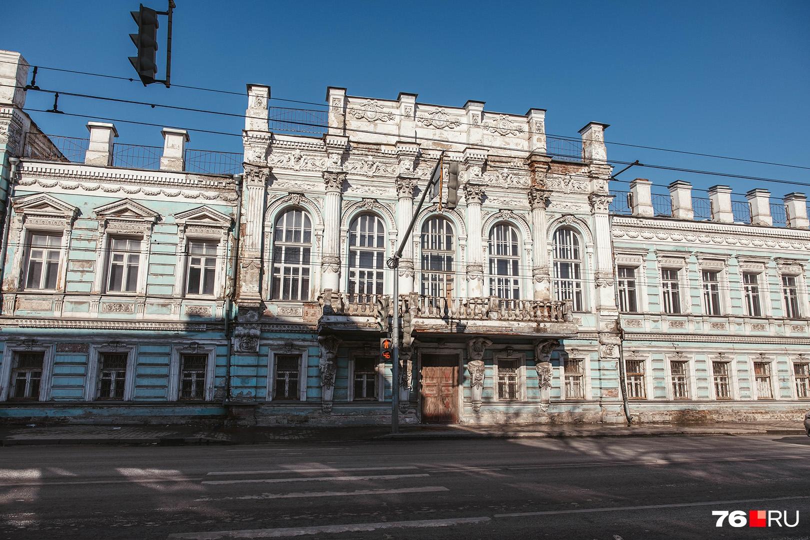 Дом с атлантами и бывшая гостиница: ярославцы рассказали, какие здания считают самыми красивыми