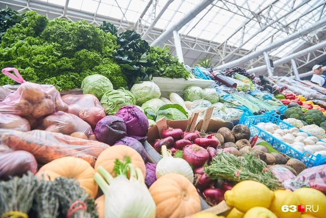 Продавцы везут товары в основном из Самарской области. Но есть продукты и из других регионов | Источник: Роман Данилкин / 63.RU