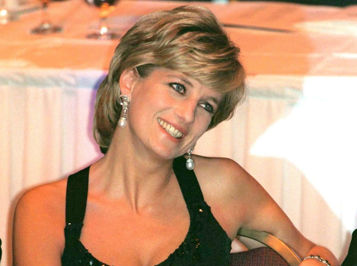 Принцесса Диана получает премию за гуманитарную работу, 11 декабря 1996