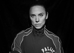 Мелани Си из Spice Girls отметила 50-летие съемкой для спортивного бренда
