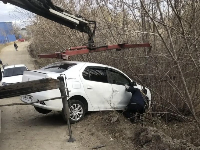 В Челябинске по горячим следам задержали подозреваемого в угоне такси | Источник: 74.xn--b1aew.xn--p1ai