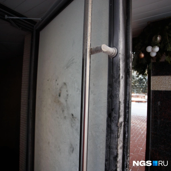 На парковке очень холодно | Источник: Андрей Бортко / NGS.RU