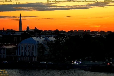Огненный закат после дождливого утра в Петербурге