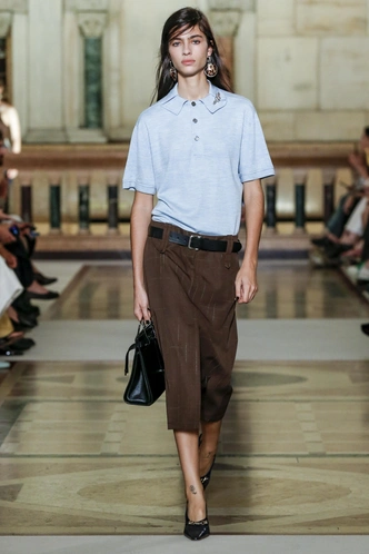 Оранжевый + бордо и еще четыре неочевидные цветовые пары, которые будут в тренде в 2026 году Оранжевый + бордо и еще четыре неочевидные цветовые пары, которые будут в тренде в 2026 году