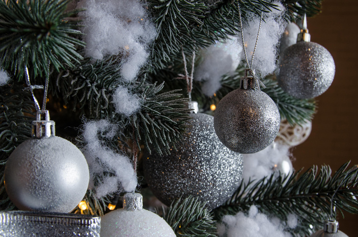 7 новогодних украшений, которые нельзя вешать на елку