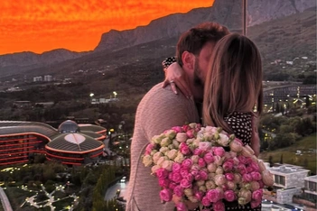 Только в мае актриса рассказала о помолвке с избранником 