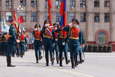 Парад Победы в Волгограде: кто маршировал по центру