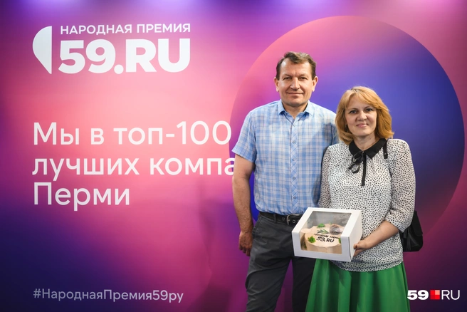 Команда «Пермских сластей» пришла на награждение с тортом собственного изготовления | Источник: Андрей Чунтомов