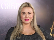 Семенович разочарована очередным отдыхом: «Два дня дождь, дикий холод и ветер. А любимый прилетит только завтра»