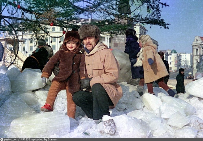 1983 год. Какая же на самом деле была огромная елка | Источник: pastvu.com