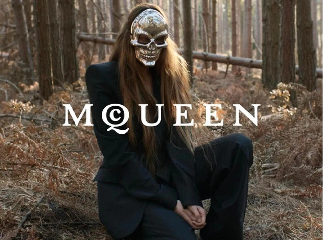 Девушки в лесу: как выглядят первые образы Alexander McQueen под руководством нового креативного директора
