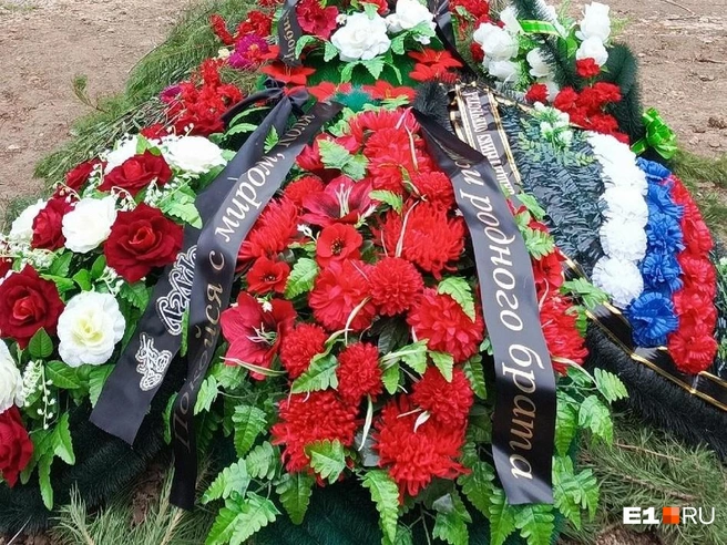 На часть из украденных денег мама хотела установить памятник на могилу сына | Источник: читатель E1.RU