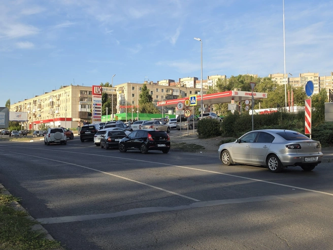 Табло на АЗС показывает наличие только дизельного топлива | Источник: Константин Завриков / V1.RU