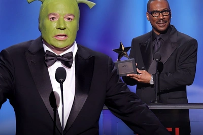 Майк Майерс появился на церемонии Эдди Мерфи в образе Шрека
