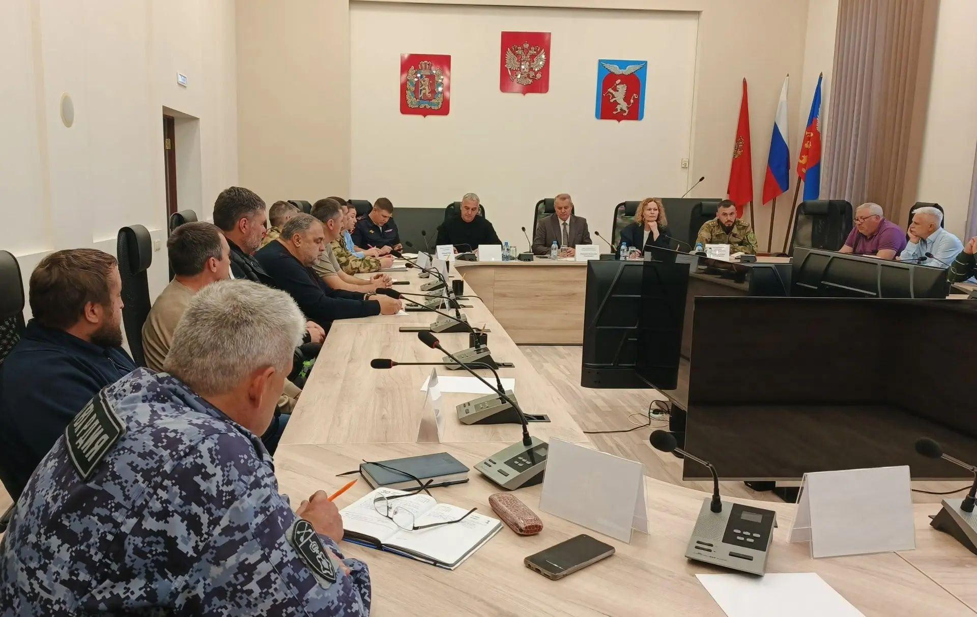 «Не могут справиться физически»: под Красноярском наберут десятки отрядов охотников для защиты от м…