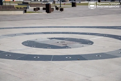 Подготовка фонтана на площади Ленина к летнему сезону