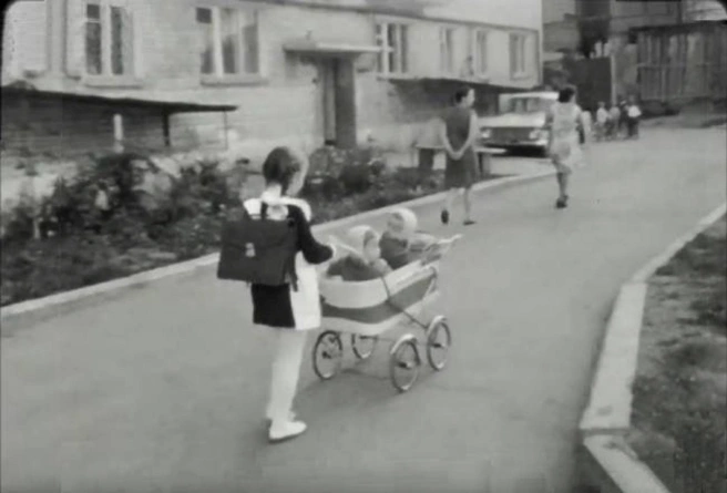 Ответственная первоклашка из 1973-го | Источник: oldsaratov.ru