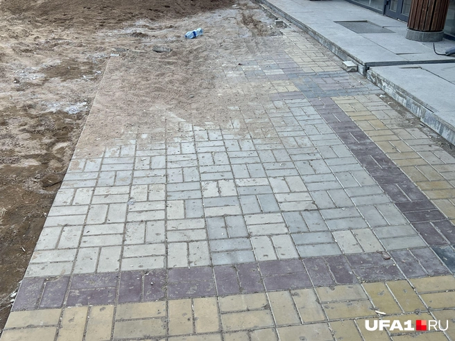 Старая была разноцветной, но относительно целой | Источник: Андрей Бирюков / UFA1.RU