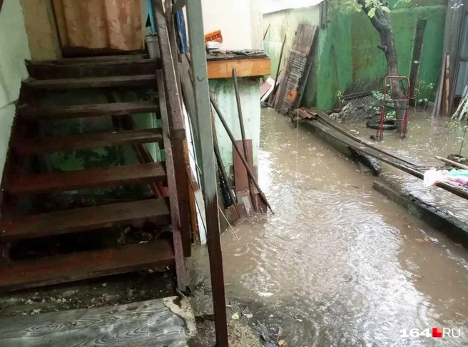 Двор ветерана МВД после любого дождя | Источник: Сергей Анисимов