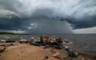«Водяная бомба» на Рыбинском водохранилище: история одного фото