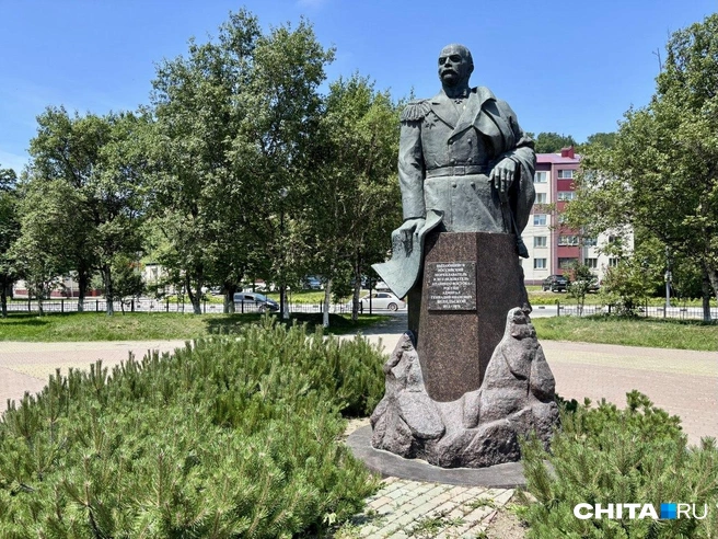Памятник исследователю Дальнего Востока, адмиралу Геннадию Ивановичу Невельскому | Источник: Артем Стромилов / CHITA.RU
