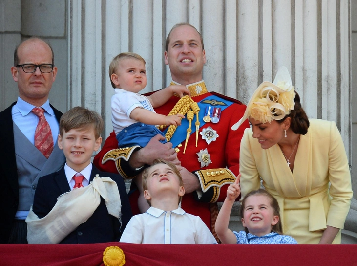 Николас Виндзор и Альберт Виндзор рядом с семьей Уэльских, Trooping the Colour 2017.