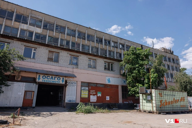 Офис «Волгтакс» все еще базируется в этом здании | Источник: Алексей Волхонский / V1.RU