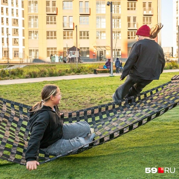 На гамаках уже отдыхают дети | Источник: Василина Любимова / 59.RU