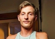Павел Воля научился разбираться в содержимом памперсов