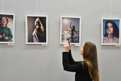 В Кургане открылась выставка женских портретов