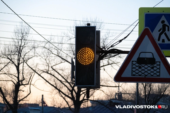 Автомобилисты давно жаловались на ситуацию на участке | Источник: Елена Буйвол / VLADIVOSTOK1.RU